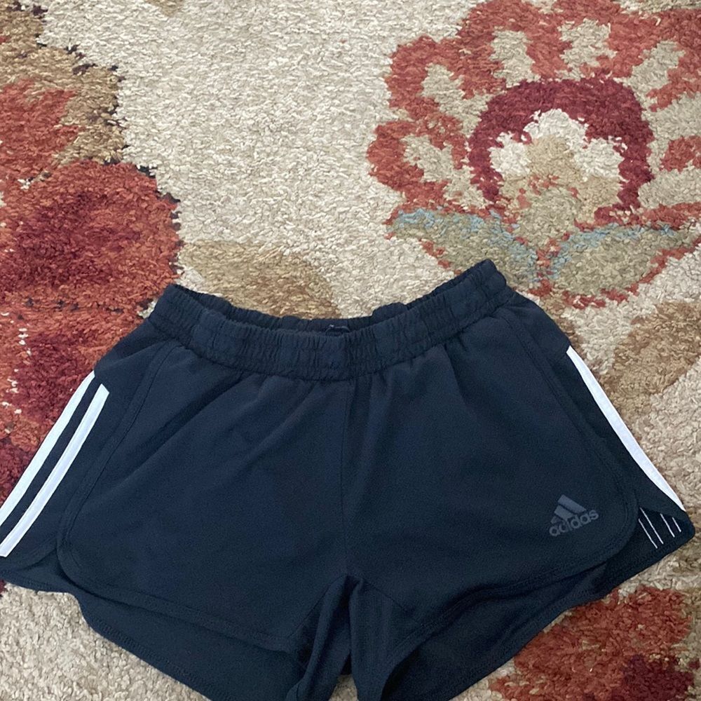 ❤️ Adidas Black and White Stripe Shorts ❤️